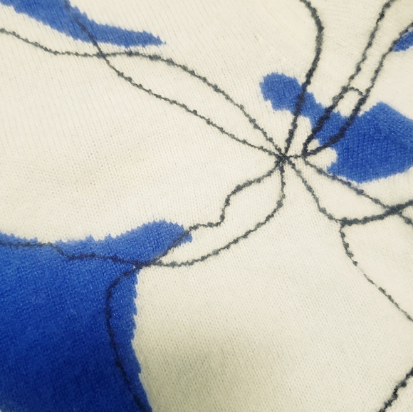 ST. JOHN VINTAGE 100% CASHMERE SWEATER | SIZE SMALL - Picture 3 of 8